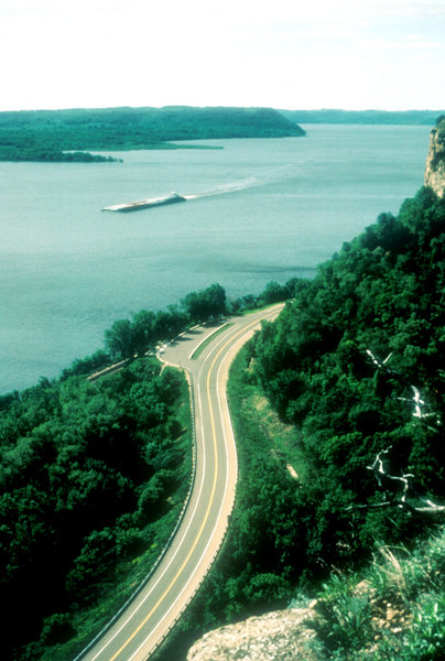 Wisconsin Great River Road|Missisissippi River and Bluffs